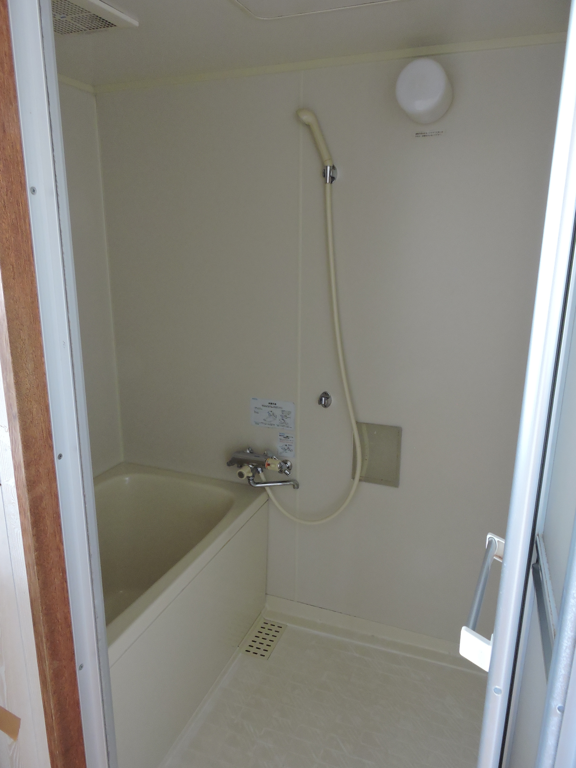 手入れの行き届いた清潔な浴室