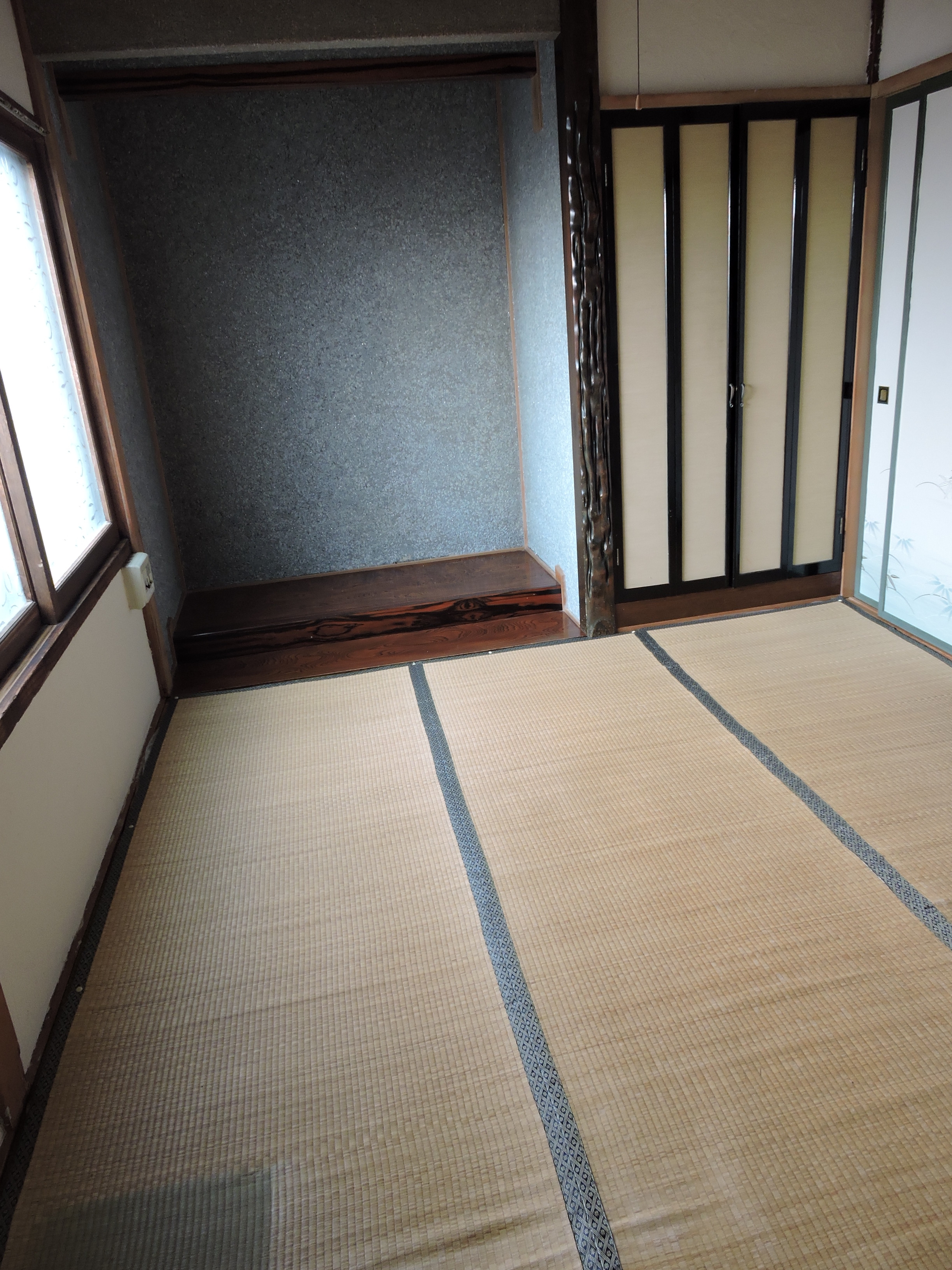 採光良好な床の間付きの和室