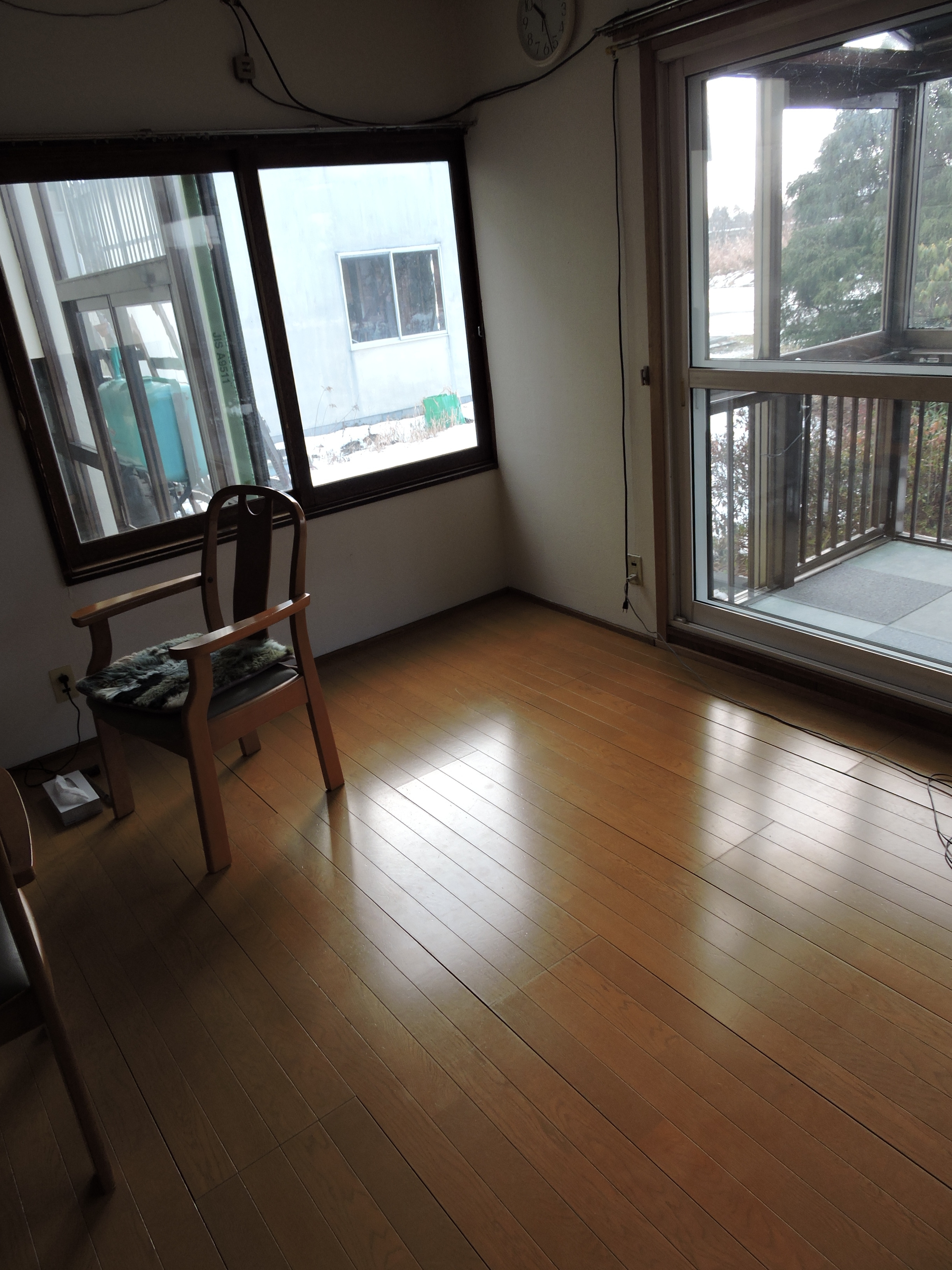 明るく開放的なフローリング居室