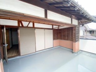 スーパーや駅、病院がすべて車で５分以内。海も近いので遊びも充実！_2